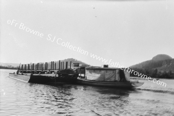 MAROOCHY RIVER :BOAT